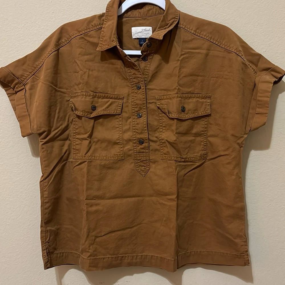 3/$13🌷 Rust Button Up Shirt - Picture 2 of 7